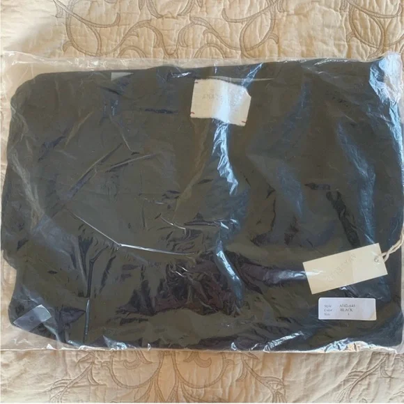 New Amateurs Black Long Sleeve V-neck Cashmere Dress - Picture 10 of 10